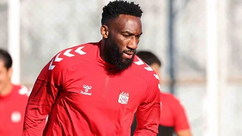 Sivasspor Aaron Appindangoye ile Yeniledi