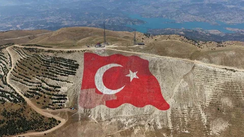 Dünyanın En Büyük Türk Bayrağı Yenilendi