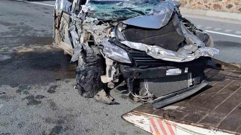 Gümüşhane'de Kamyonla Çarpışan Otomobil Takla Attı