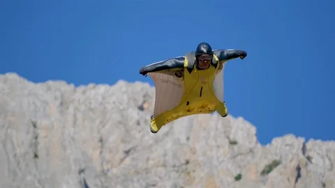Kemaliye'de Wingsuit Atlayışları Heyecan Verdi