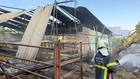 Burdur'da Ahır Yangını Paniğe Neden Oldu