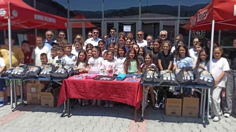Devrek'teki Öğrencilere Hediye Dağıtımı