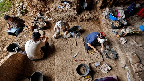 Hatay'da Üçağızlı II Mağarası Bulguları