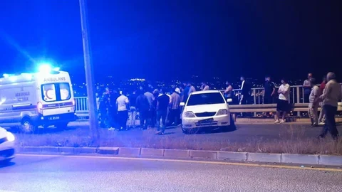 Adıyaman'da Bariyerlere Çarpan Otomobil: 4 Yaralı