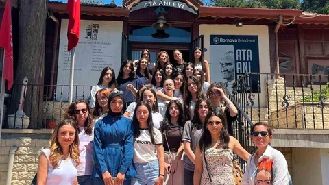 Bin Lise Öğrencisi İzmir'de Müzeleri Ziyaret Etti