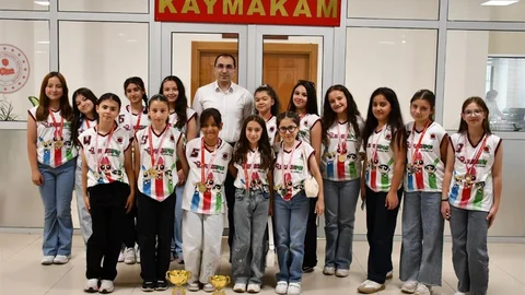 Tavşanlı'da Voleybol Takımına Kutlama