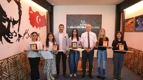Ağrı'da Öğrencilere Ödül Verildi