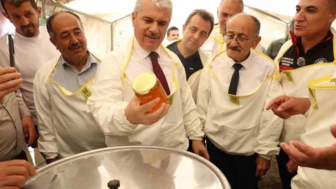 Konya’da geleneksel bal hasadı programı