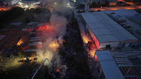 Afyonkarahisar'da Otluk Yangını Fabrika Bahçesine Sıçradı