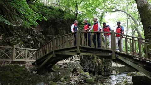 Çanakkale'de Alabalık Yavruları Bırakıldı