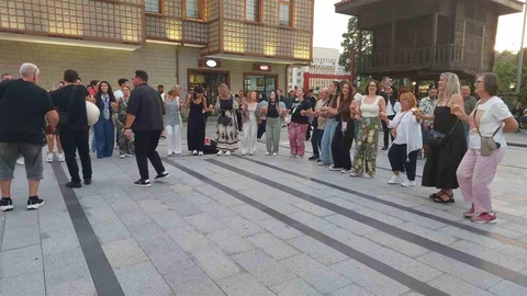 Rize'de Yunan Turistlerin Horon Keyfi