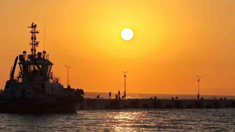 Kuşadası'nda Gün Batımı Manzarası
