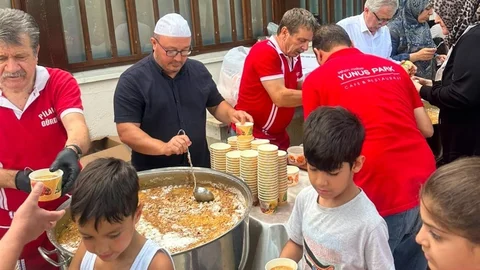 Manisa'da Geleneksel Aşure Hayrı Düzenlendi