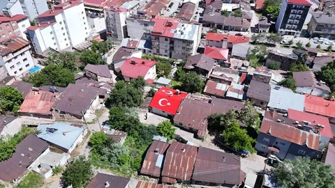 Sivas'ta Vatan Sevgisi Çatıda Yaşatılıyor