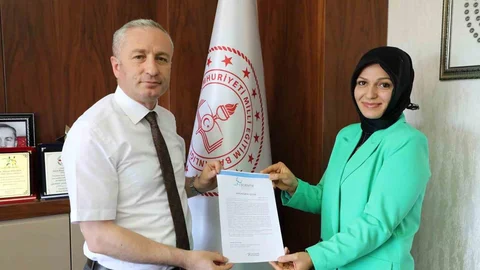 Ağrı'da Scientix Elçisi Özmüş'e Tebrik Ziyareti