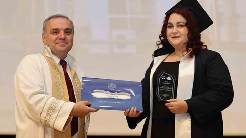 Erciyes Üniversitesi'nde Mezuniyet Sevinci