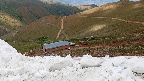 Sivas'ta Yaz Ayında Karla Mücadele