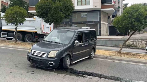 Freni boşalan hafif ticari araç 2 metreden yola düştü