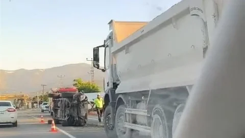 Muş'ta İl Özel İdaresi Aracı Takla Attı