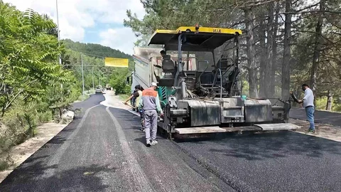 Isparta'da Yol Asfaltlama Çalışması