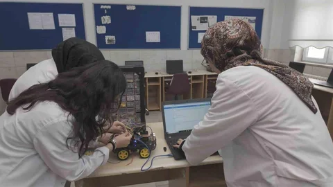 Gençler Niğde'de Hem Üretiyor Hem Öğreniyor