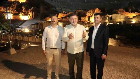 İzmir Efes'te Gece Müzeciliği ile Turizm Canlanıyor