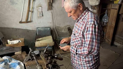 Bolu'da Manda Boynuzundan Tarak Üretimi