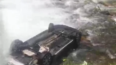 Uzungöl'de Araç Şelaleye Uçtu