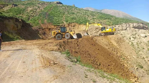 Ağrı'da Köy Yolları Bakım Çalışmaları Devam Ediyor
