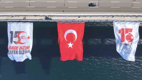 Çanakkale Köprüsü'nde Türk Bayrağı Dalgalandı