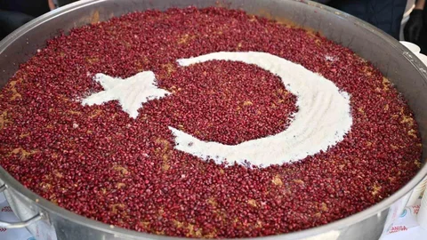Manisa'da Aşure İkramı Yapıldı