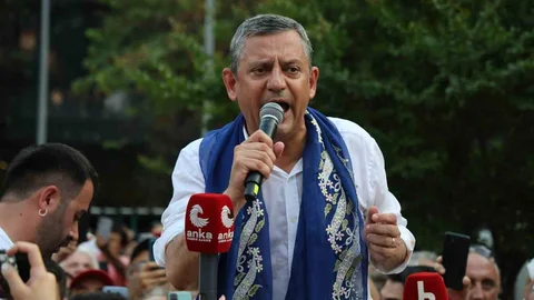 Özgür Özel’den yeni parti sinyali: "Sizi hiç üzmeden yeni bir yol açacağız"