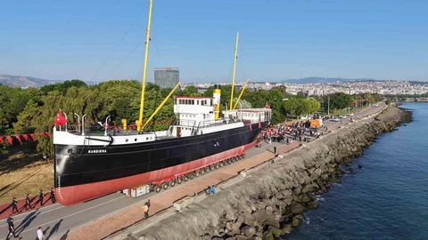 Bandırma Vapuru Taşınıyor