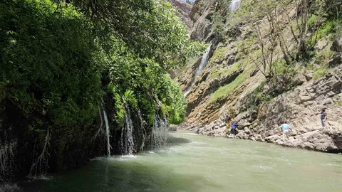 Hakkari Kaval Şelalesi’nde Yoğunluk Artıyor