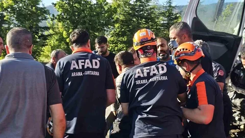 Elazığ'da Trafik Kazası: Sürücü Sıkıştı