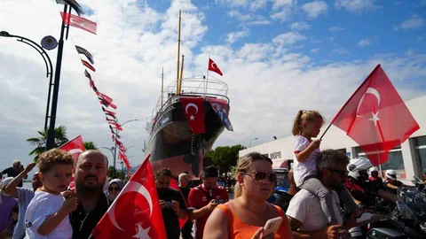 Bandırma Vapuru Yeni Yerine Taşındı
