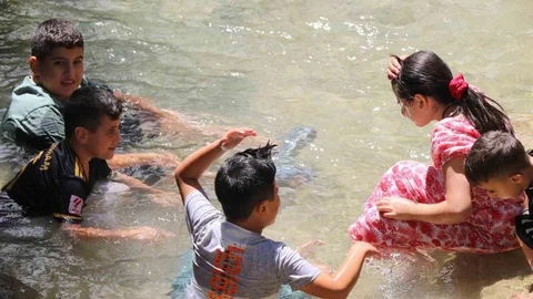 Erzincan'da Buz Gibi Şelale Ziyaretçi Akınına Uğruyor