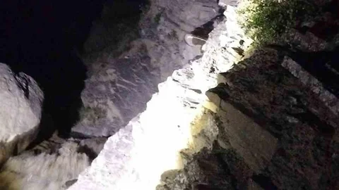 Sivas'ta Kayalıklarda Mahsur Kalan Genç Kurtarıldı