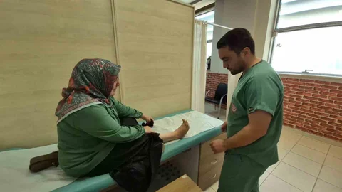 Düzce'de 51 Yaşında Ayakkabı Giydi