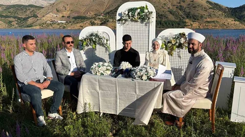 Adıyaman'da Yüzen Ada'da Nikah Töreni