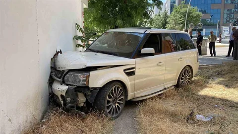 Elazığ'da Kontrolden Çıkan Cip Kazaya Neden Oldu