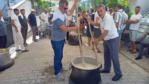 Burhaniye'de Keşkek Geleneği Yaşatılıyor