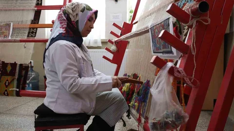 Eskişehir'de Türkmen Gelinlerinin Kilimlerinde Hikayeleri Var