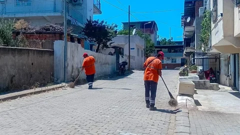 Efeler'de Temizlik Çalışmaları Devam Ediyor