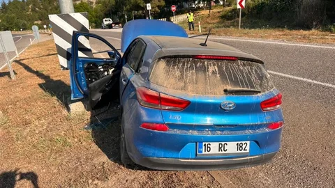 Karabük'te Refüje Çarpan Araçta 4 Yaralı