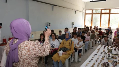Kütahya'da Çocuklar Doğal Taşlarla Buluştu