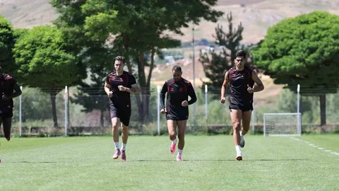 Sivasspor Çift İdmanla Hazırlıklarına Devam Ediyor