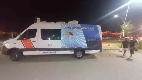 Kızkalesi’nde denize girip kaybolan şahsın bulunması için arama çalışması yapılıyor