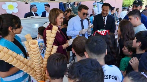 Çocukların dondurma isteğine Vali Aygöl kayıtsız kalmadı