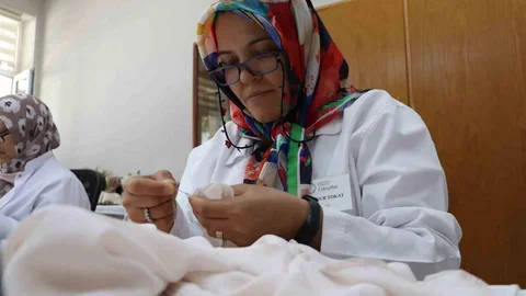 Bir iğne ve bir iplikle kültür mirasını geleceğe taşıyorlar